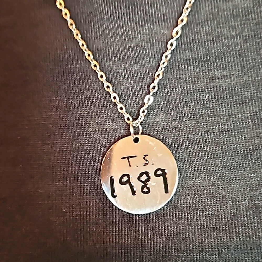 Taylor Swift 1989 Silver Necklace - Picture 2 of 5
